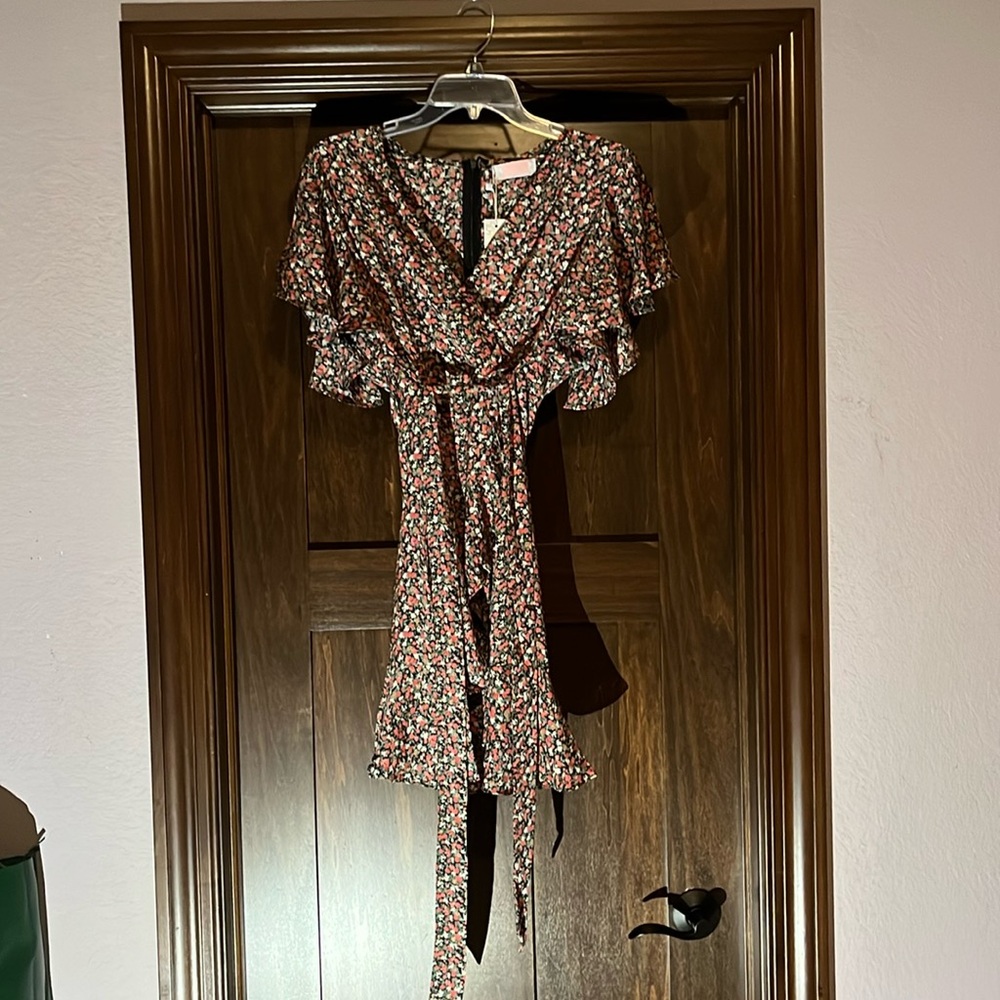Small Floral dress that wraps with tie